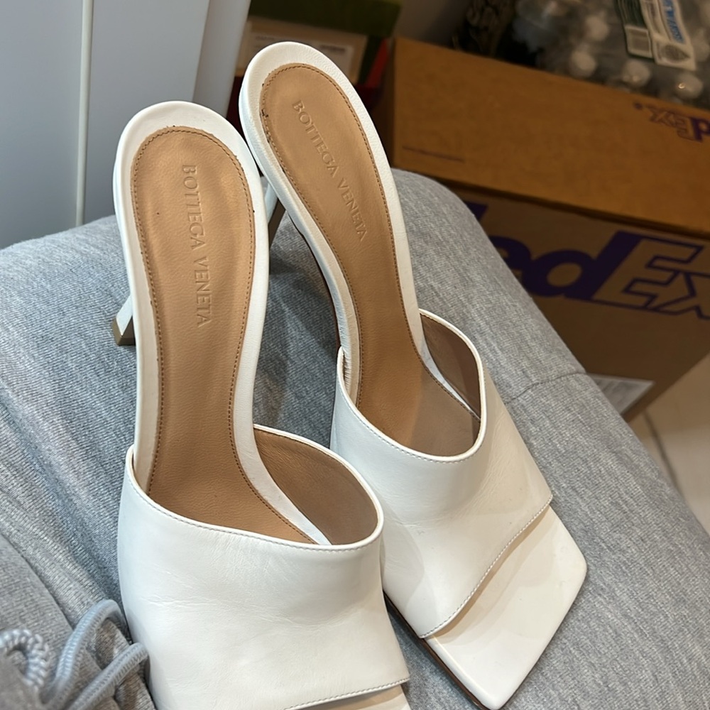 Bottega Veneta white stretch mule worn once with dust bags and box